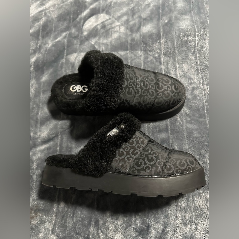 GBG Los Angeles Black Platform Plush Slippers Sandals Size 9M